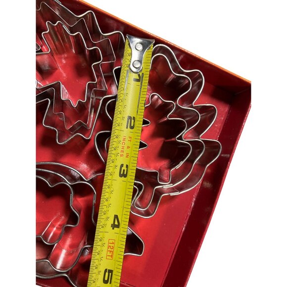 Wilton Leaves and Acorns 9-Piece Metal Cookie Cutter Set - Picture 6 of 15